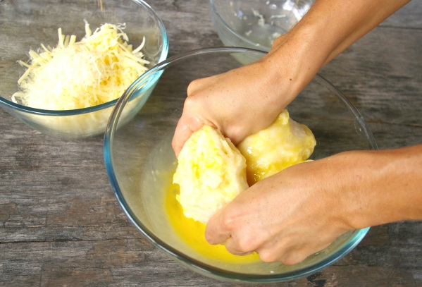 brazilian cheese bread - pao de queijo
